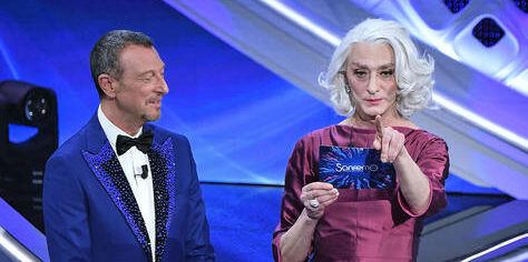 Il festival di Sanremo tra impegno e show: l’omaggio a Mattarella, la “sorpresa” Drusilla Foer
