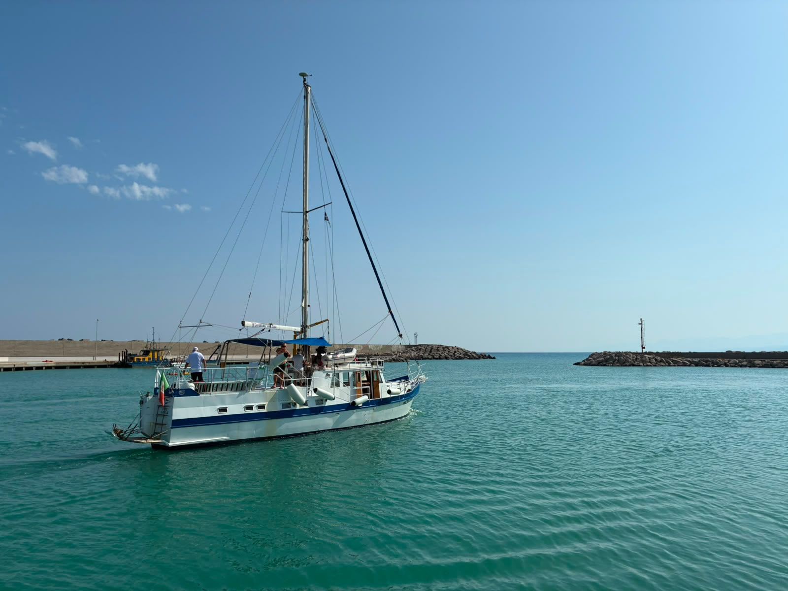 Da barca dei trafficanti a laboratorio del mare: “Sentinella Blu” fa tappa a Crotone