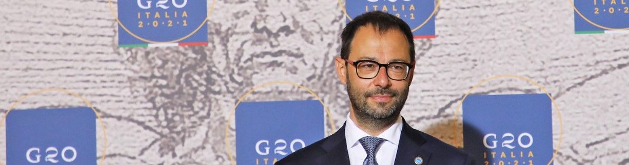 Caso Santanchè, Patuanelli: «La ministra chiarisca o si dimetta»