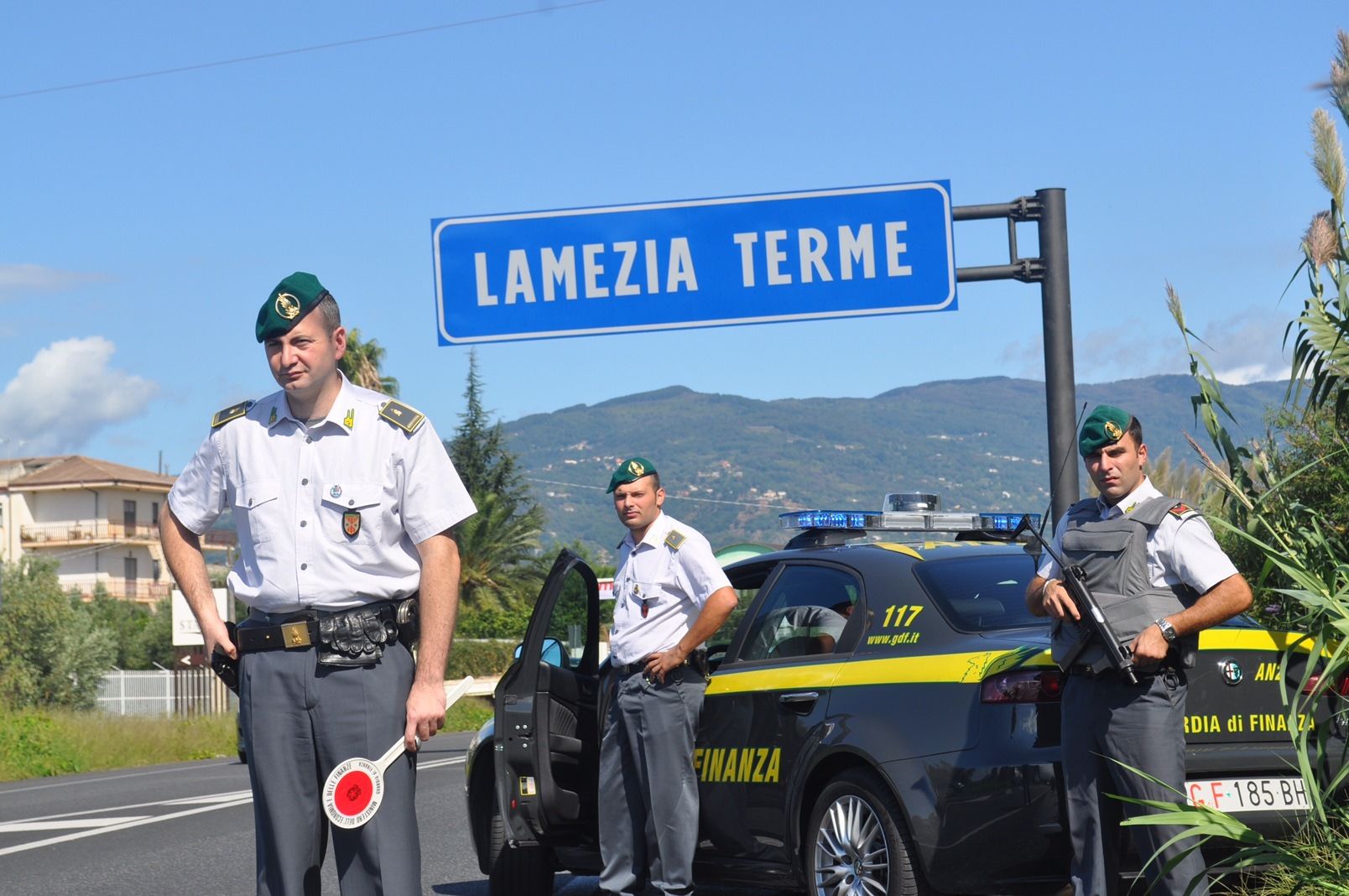 Prelevò denaro con un bancomat rubato, indagata la figlia di un boss