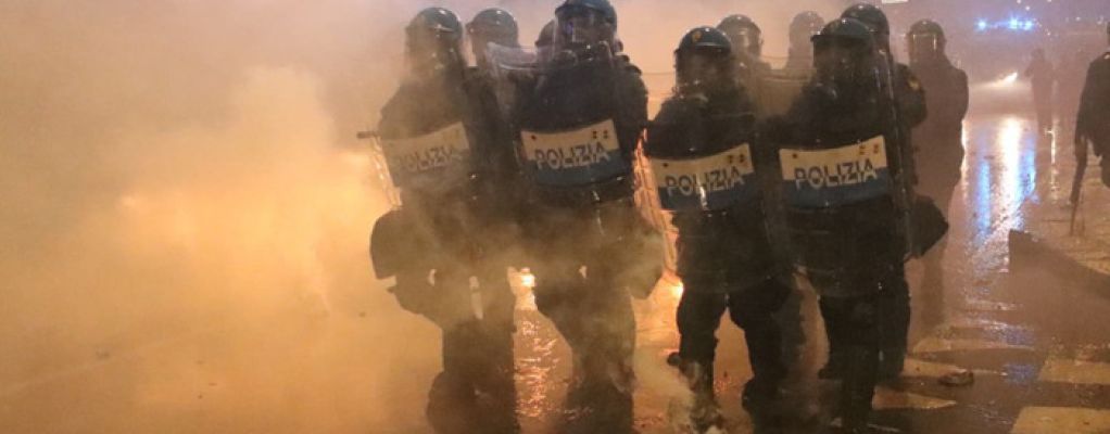 Tensioni al corteo contro i Giochi: sei fermi