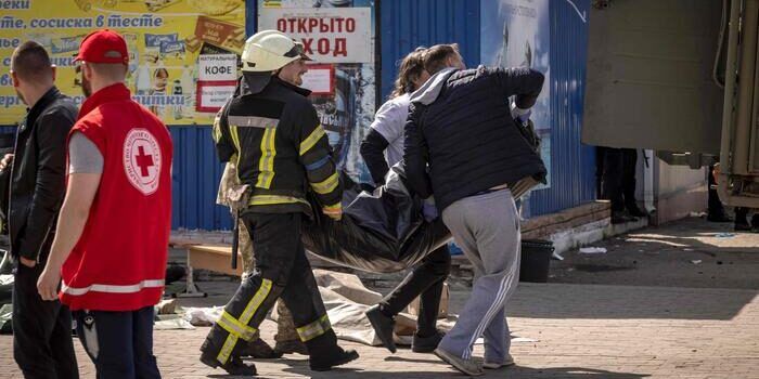 Strage alla stazione di Kramatorsk, almeno 50 morti: tra le vittime anche bambini
