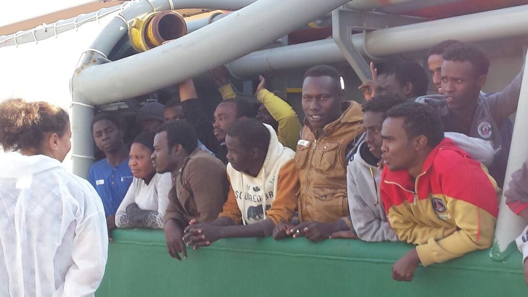 Migranti, a Crotone nave con tre morti