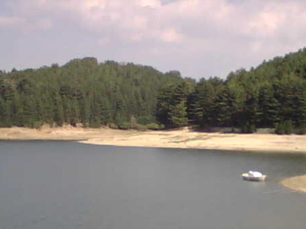 Bandiere nere ai laghi della Sila