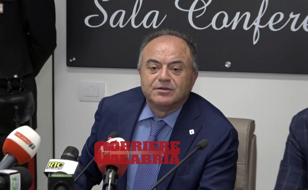 Gratteri, la ‘ndrangheta baratta la cocaina con le armi da guerra