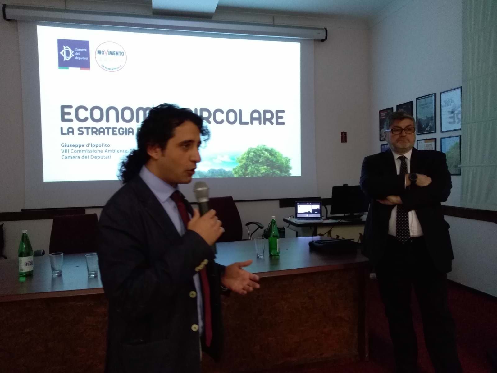 Rifiuti, Sos 5 Stelle: «In Calabria quadro drammatico»