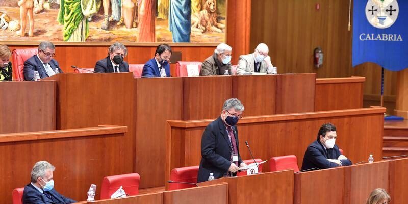 Consiglio regionale, quasi 5 ore per la (inconcludente) passerella sulla sanità