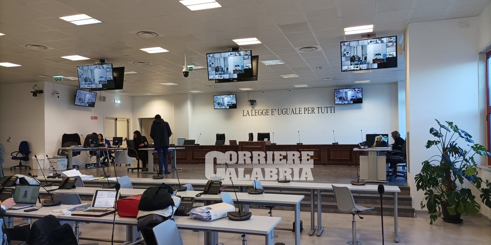 “Reset”, imprenditori cosentini nel mirino. Dalle telefonate estorsive alle bottigliette incendiarie