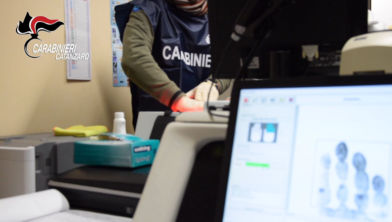 Furti di veicoli, estorsione e ricettazione: 4 misure cautelari a Lamezia Terme