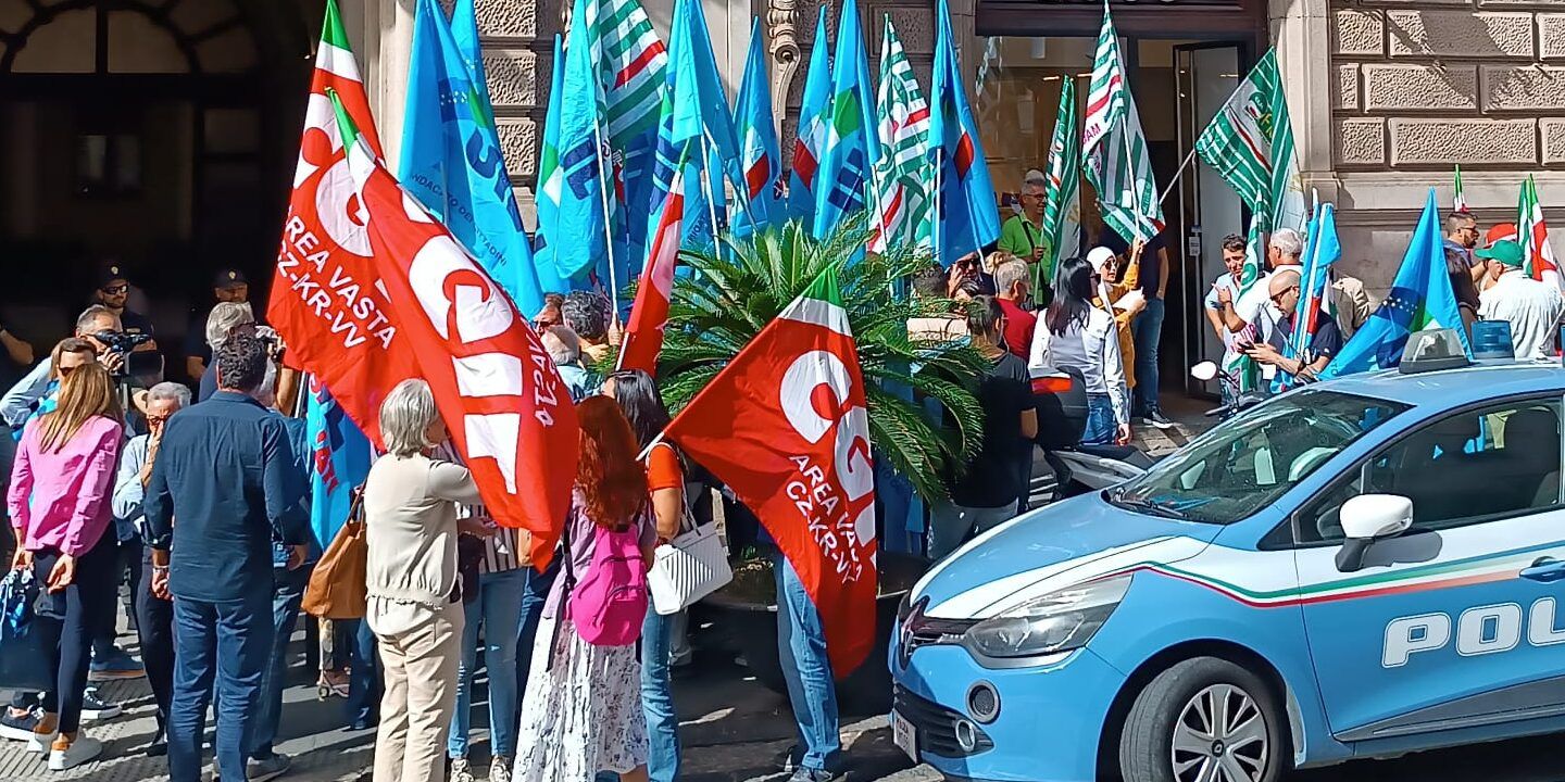 Incidenti sul lavoro, sindacati in piazza: «Basta osservatori, serve una commissione»