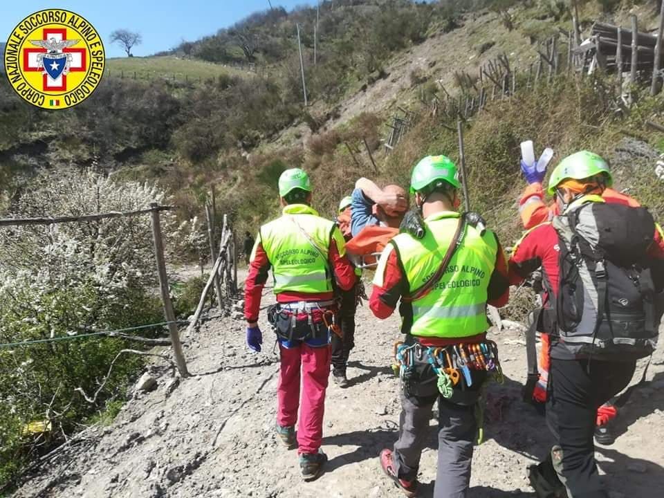 Si ferisce con una motosega a Cerchiara, salvato dal Soccorso alpino