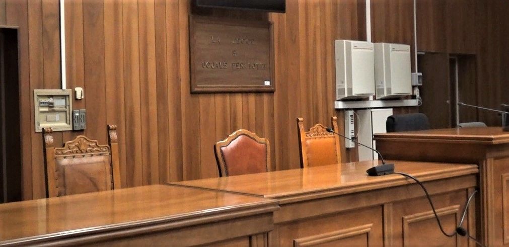 Escort, bugie sul sesso con Berlusconi: in cinque a processo