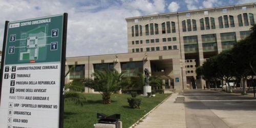 «Uomini delle forze dell’ordine sul libro paga» dell’imprenditore legato al clan Araniti