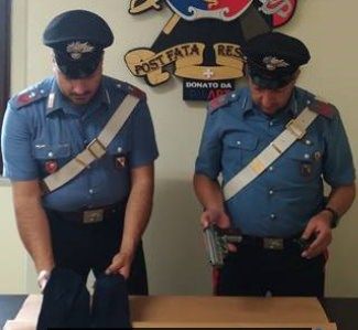 In auto con pistola e passamontagna, arrestati due ventenni