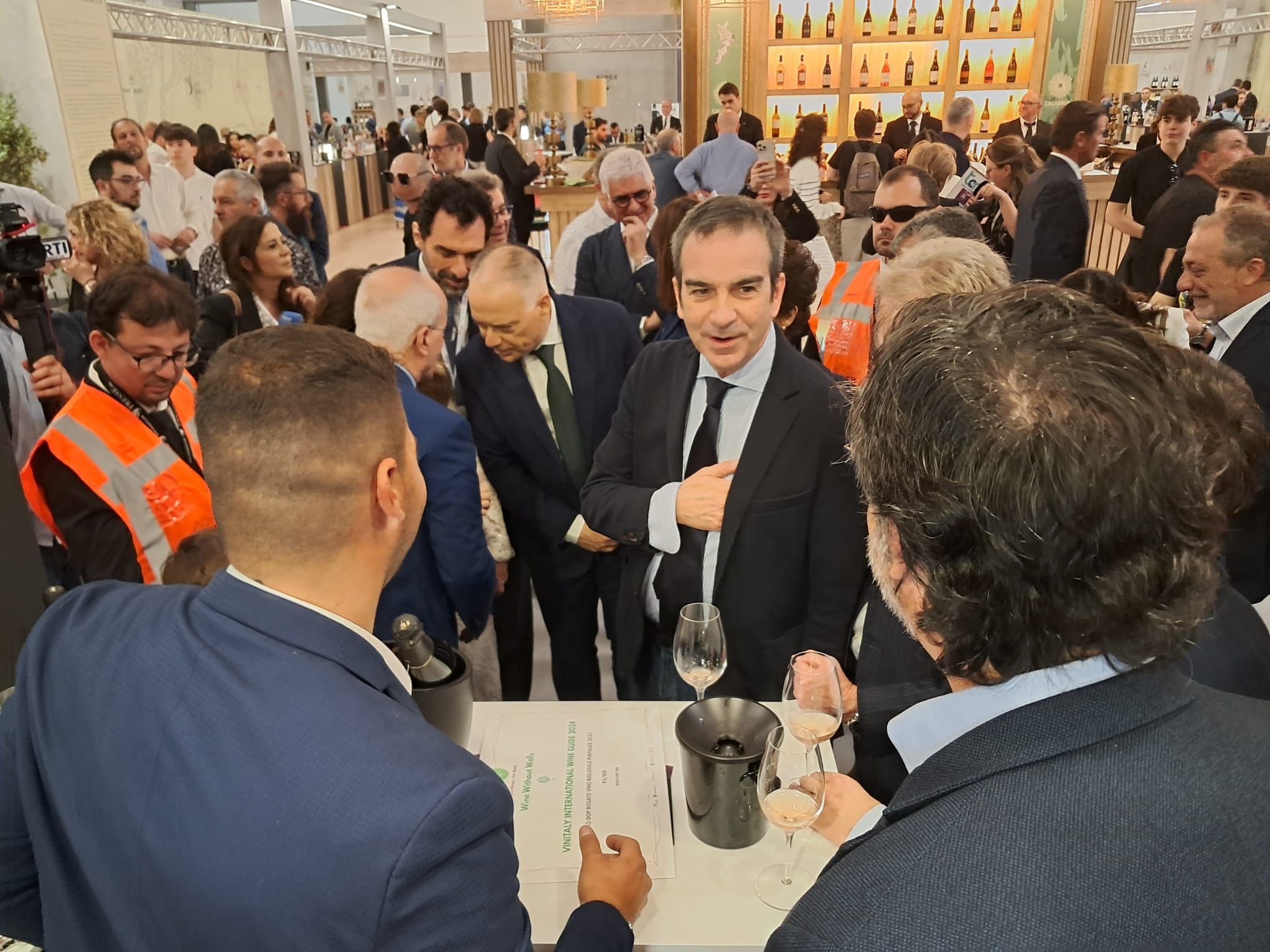 Vinitaly, Occhiuto: «Lo stand unico mette in risalto le eccellenze calabresi» – VIDEO