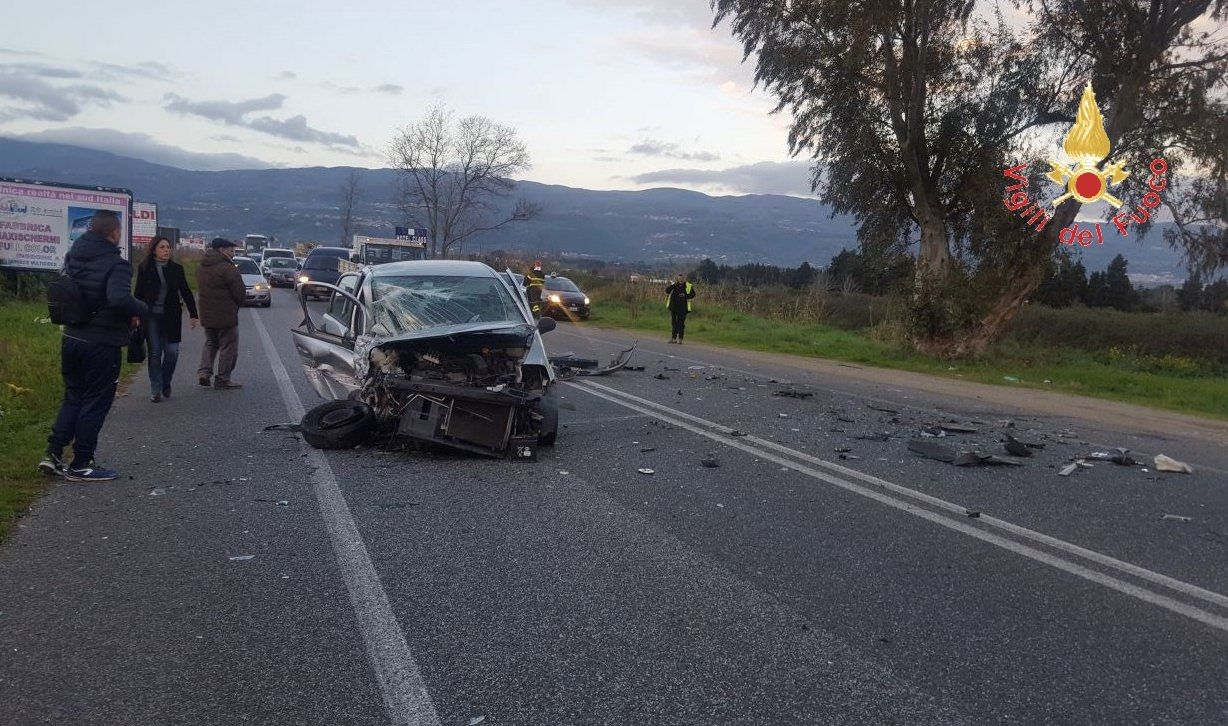 Incidente a Lamezia, due feriti