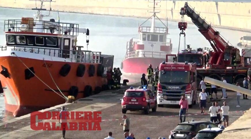 Lo scoppio, la colonna di fumo e il rincorrersi delle sirene: il pomeriggio d’inferno a Crotone