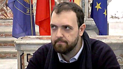 Vergogna a Praia, giornalista anticamorra insultato in piazza