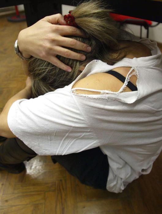 Violenza sessuale a Pavia, la ragazza salvata dai passanti