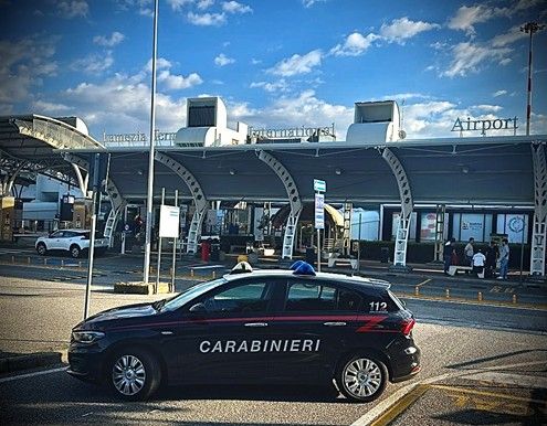 Tenta di entrare nell’aeroporto di Lamezia Terme con un proiettile nel marsupio, denunciato