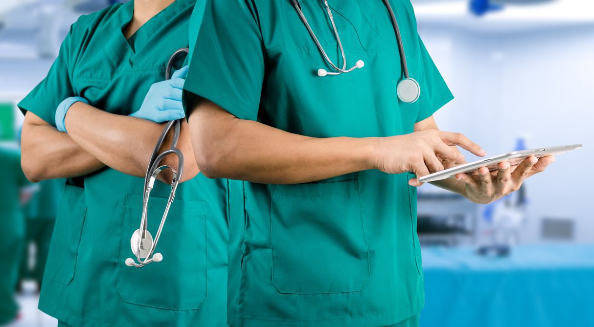 Troppo lavoro e dubbi sui tagli: in Calabria un medico su tre valuta la pensione anticipata