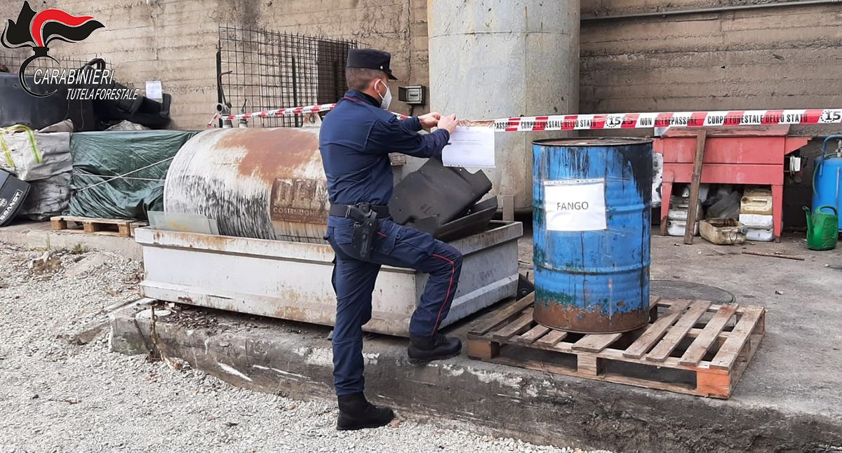 Scarico non autorizzato, sequestrate vasche e pozzetti di raccolta di un’officina nel Cosentino