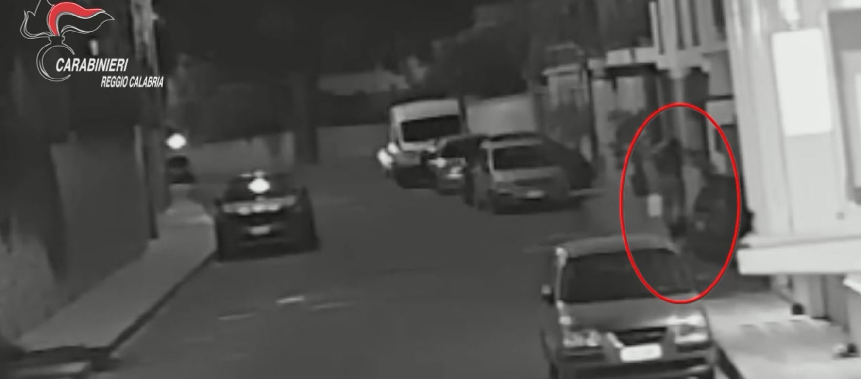 Incendia e distrugge una palazzina per “vendetta”, arrestato un 88enne a Reggio – VIDEO