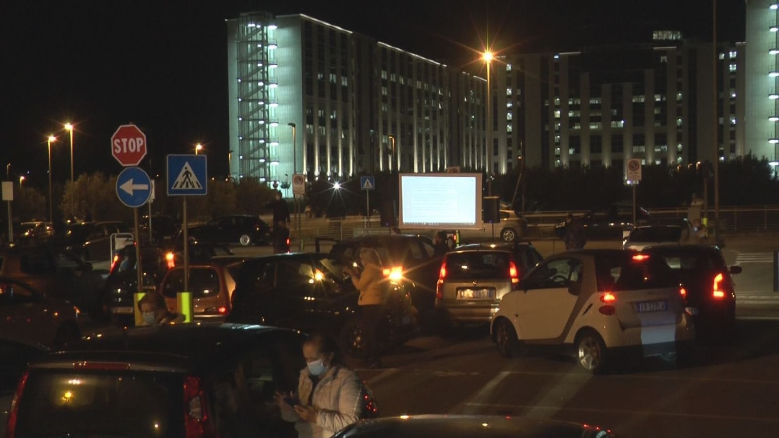 Sanità caos, alla Cittadella la seconda "rivolta" dei clacson