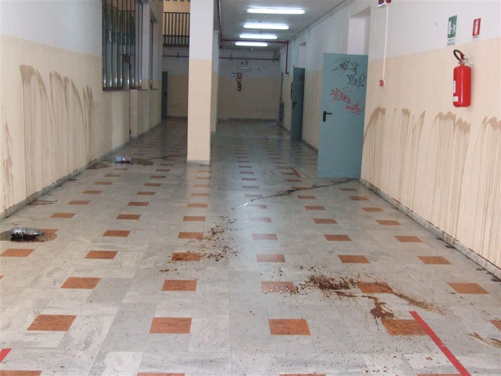 Catanzaro, allarme creolina e niente lezioni al "Petrucci"