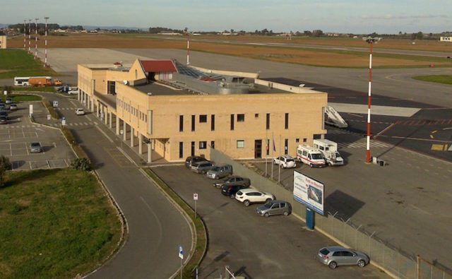 Aeroporto, Crotone si prepara a scendere in piazza (a Lamezia)