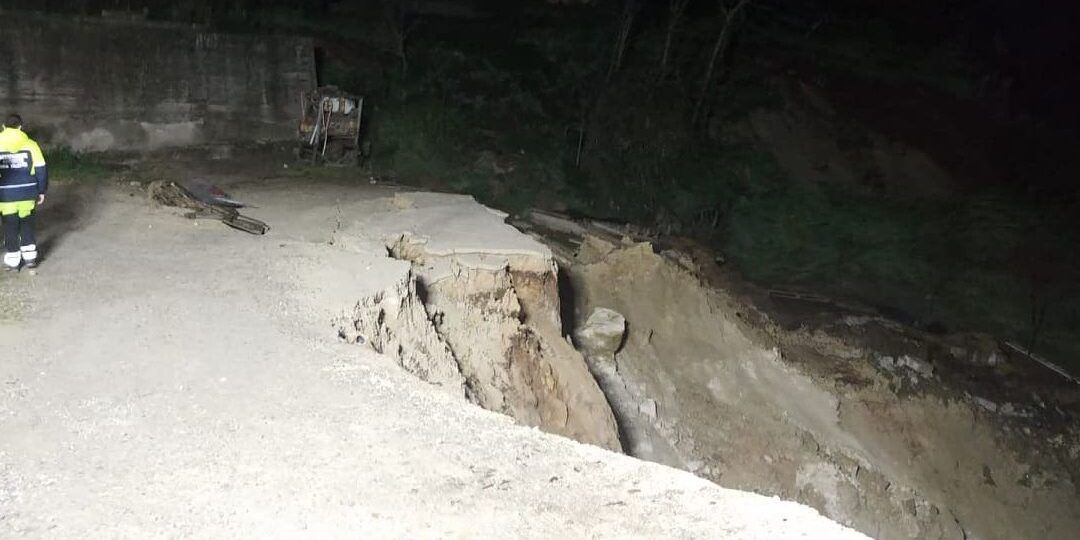 San Calogero, frana minaccia case e attività commerciali