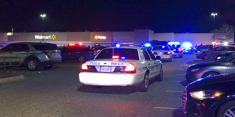Usa, sparatoria in un Walmart: morti e feriti