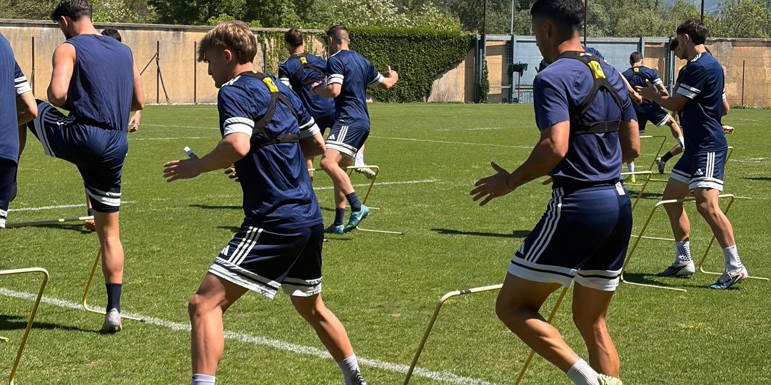 Cosenza Calcio: in campo finalmente si chiude, fuori si tratta ancora. Guarascio nuovamente a Milano