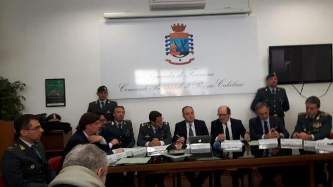 SOLDI SPORCHI | Emesse 17 misure restrittive