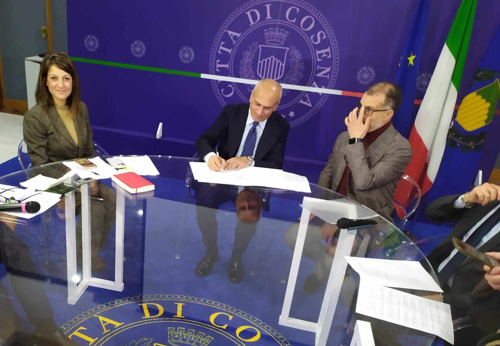 Cosenza, contro racket e usura arriva il consumo critico: si compra da chi non paga il pizzo