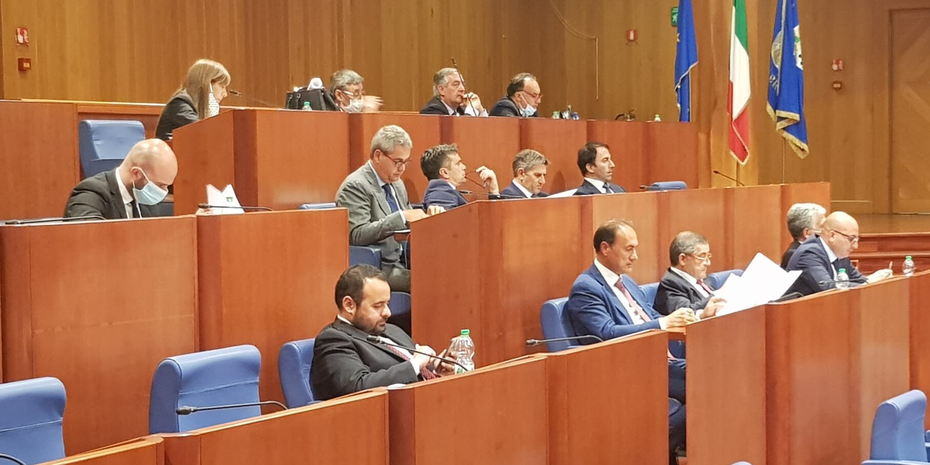 Consiglio regionale, un altro “bottino” del centrodestra. Via libera alla (nuova) estensione dei lidi