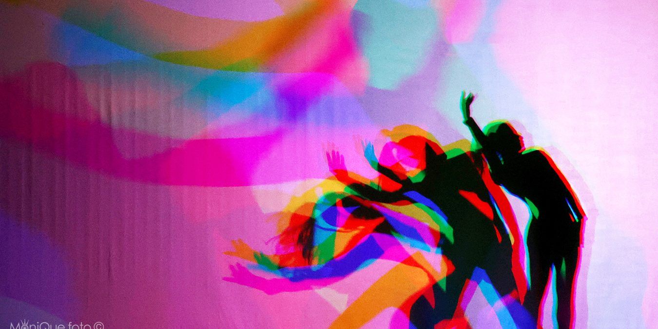 L’arte che sfida la gravità: al Festival d’Autunno arriva “Cosmos” di Evolution Dance Theater