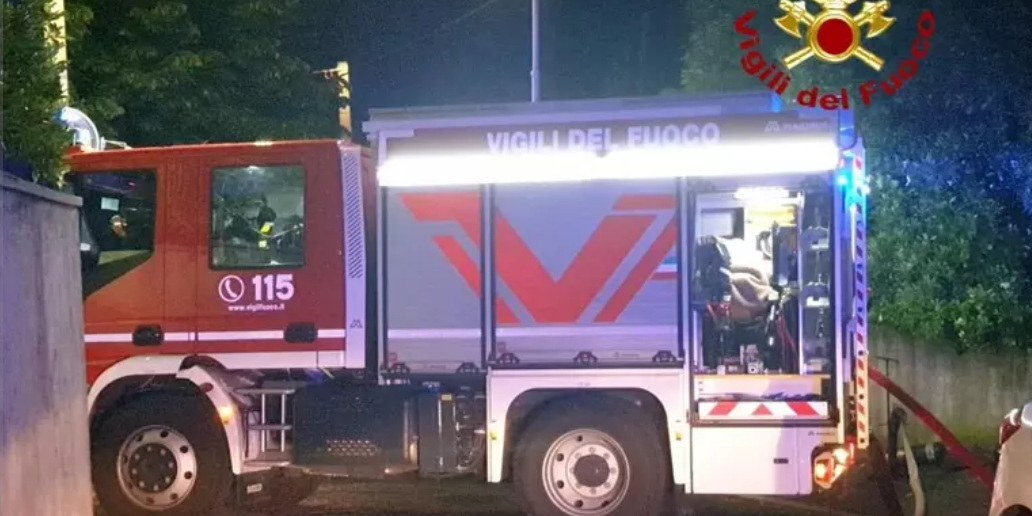 Rogo in un’azienda di Pesaro, in fiamme circa 400 metri quadrati