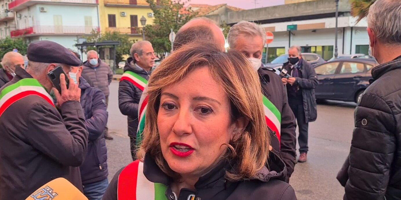 Siderno, sit-in dei sindaci. Previsto un fondo per le amministrazioni colpite da intimidazioni