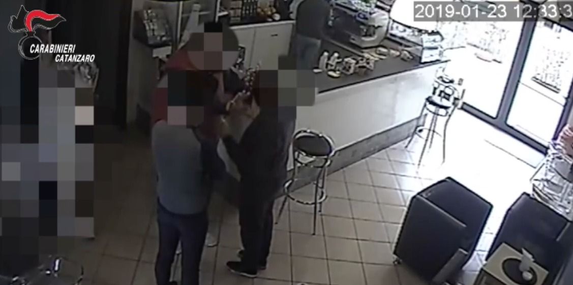 Le vessazioni delle cosche di Cutro nel Catanzarese, un rinvio a giudizio e 19 abbreviati