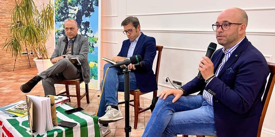 Ambiente, foreste e lavoro: nel libro di Bevilacqua la bellezza naturale (e il futuro) della regione