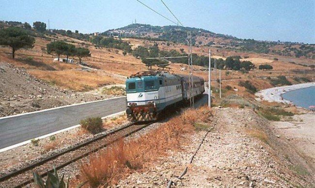 Niente treni per i turisti del catanzarese, ferrovia chiusa per lavori