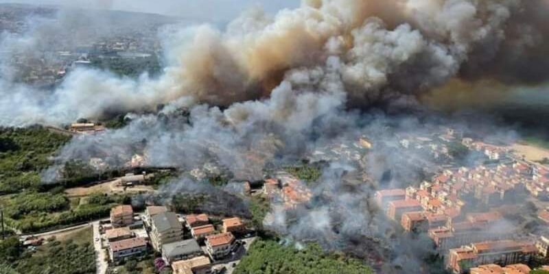 «La Calabria brucia (ma non è una novità)»