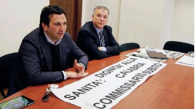 Sanità, il centrodestra: «Siamo al collasso»