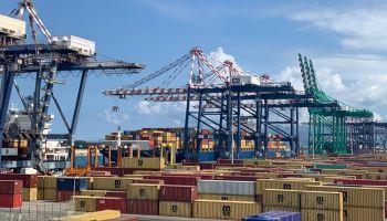 Gioia Tauro, il caso dei container accende la protesta: la richiesta di «embargo totale»