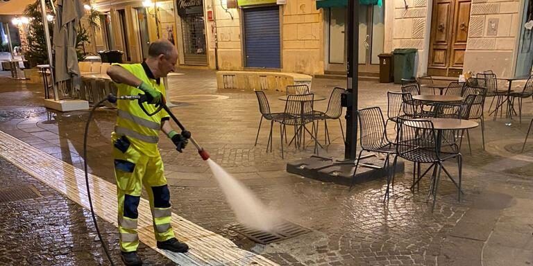 Topi nel centro di Cosenza, il Comune si difende: «Succede in tutte le città europee»
