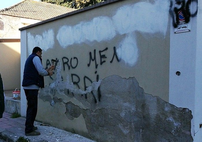 Scritte mafiose a Locri, filmati in mano ai carabinieri