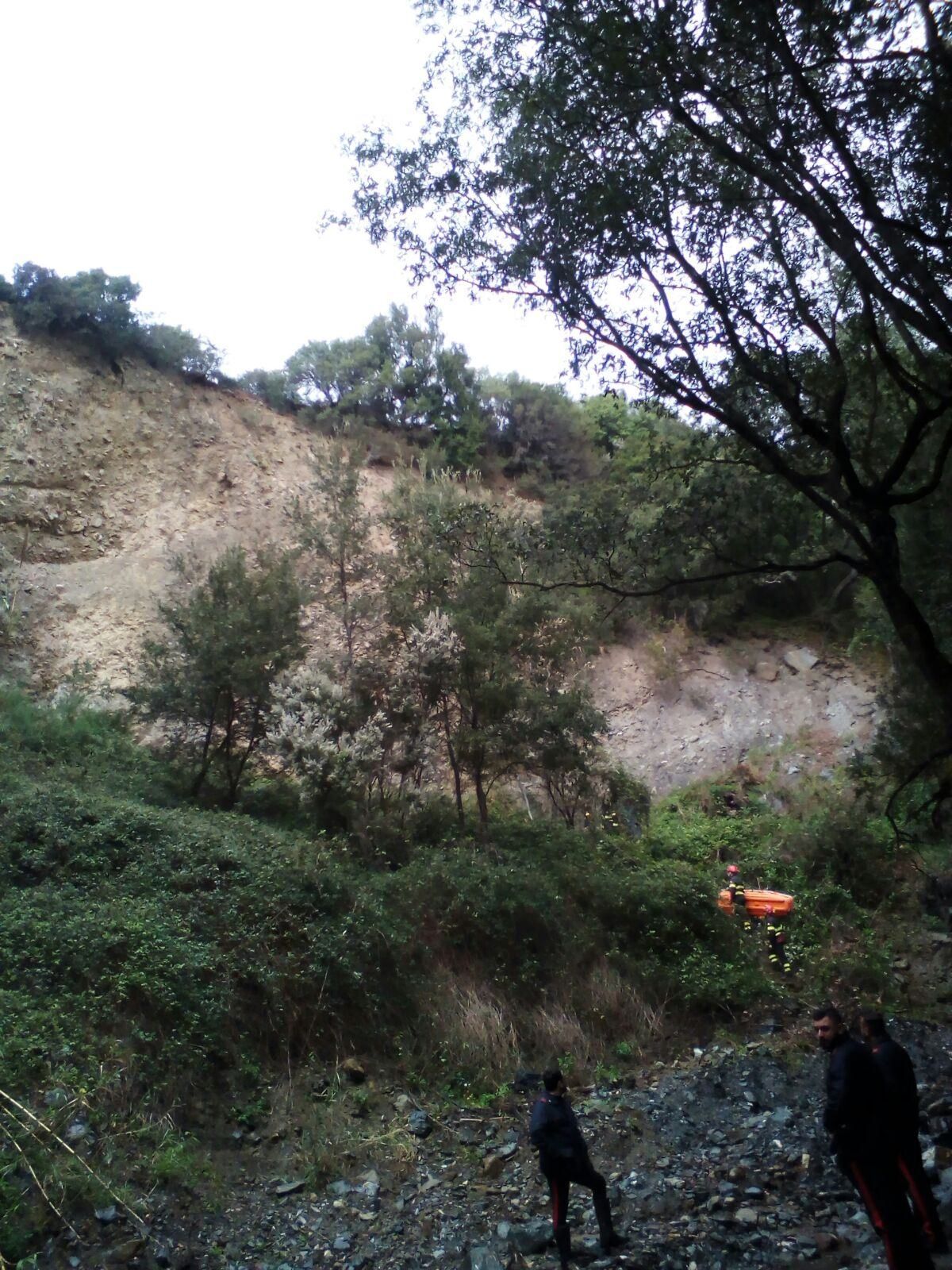 Precipita da un dirupo, morto 77enne