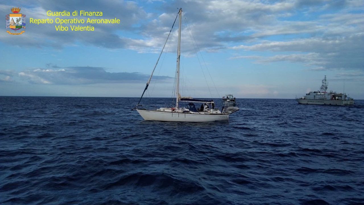 Sbarco di 45 migranti a Crotone, fermati 3 scafisti – VIDEO