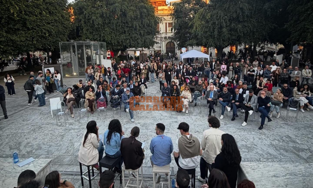 I giovani si prendono la piazza. «Ascoltateci, è il nostro futuro»